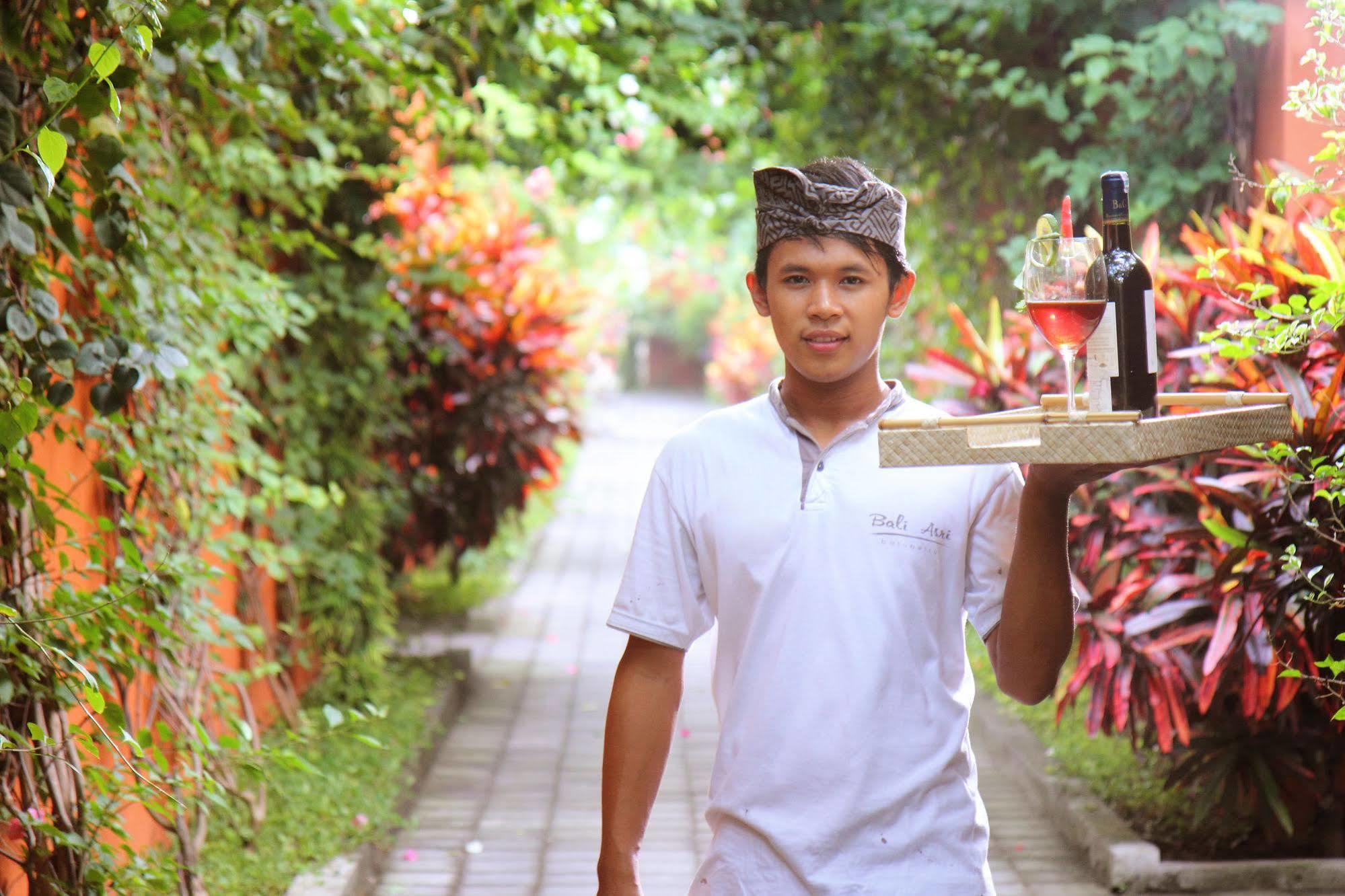 Villa Bali Asri Batubelig Seminyak  Luaran gambar