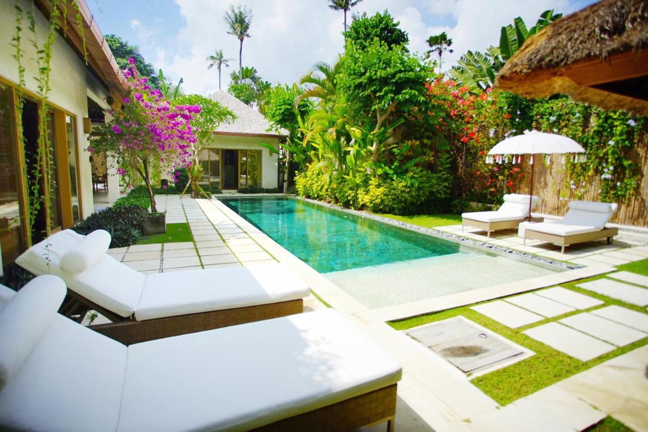 Villa Bali Asri Batubelig Seminyak  Luaran gambar