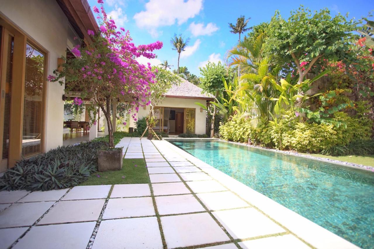 Villa Bali Asri Batubelig Seminyak  Luaran gambar